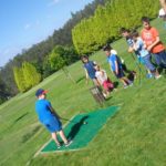 Niños jugando al golf en el Club de Golf Paderne